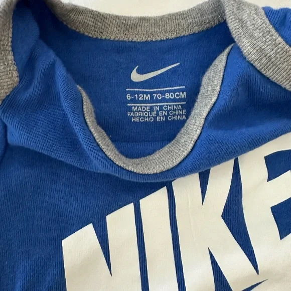 Nike Baby Bodysuit Hat Sock Matching Set 6-12 months - Picture 3 of 3